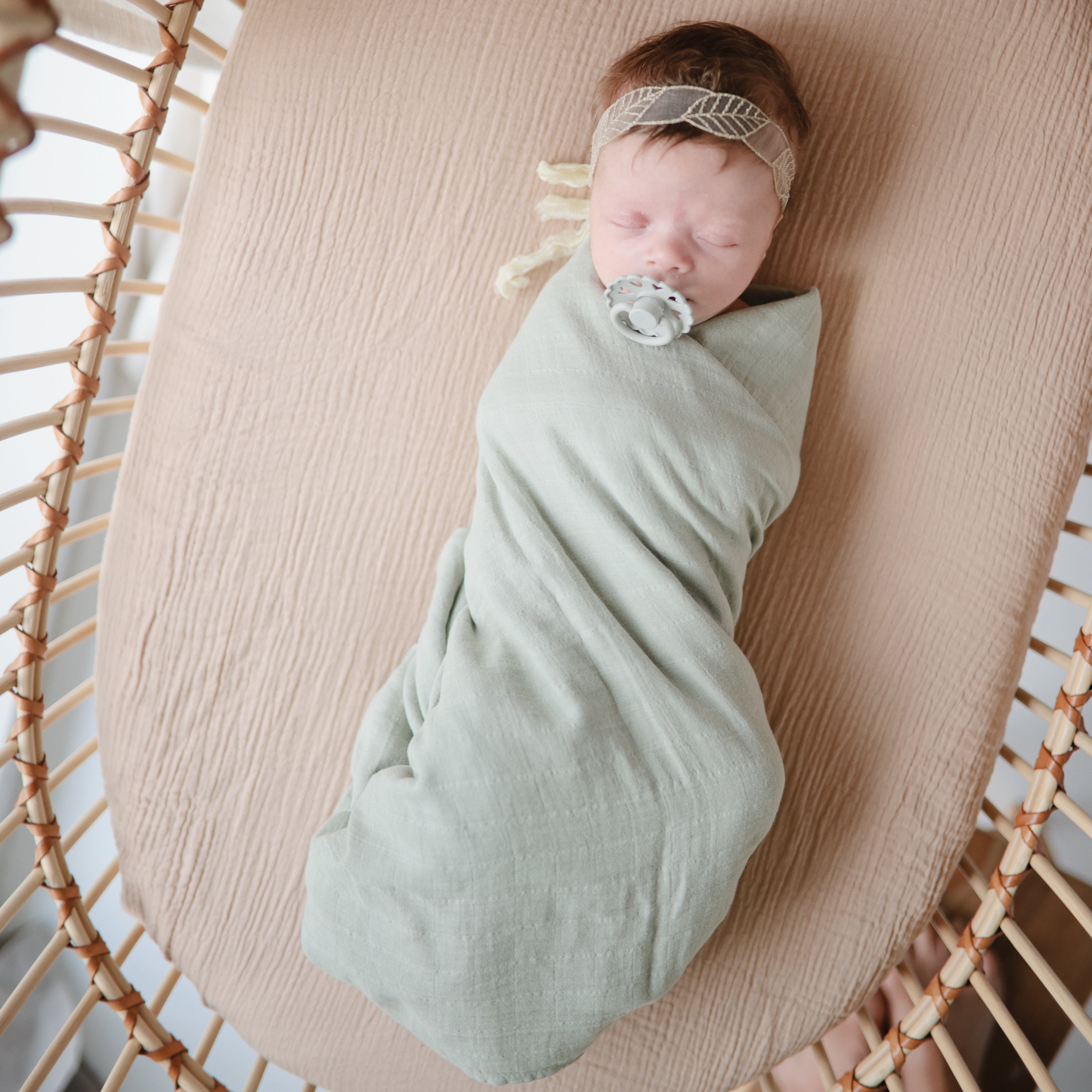 Image of Extra Soft Bassinet Muslin Crib Sheet